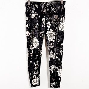 Victoria’s Secret floral crop leggings size 6